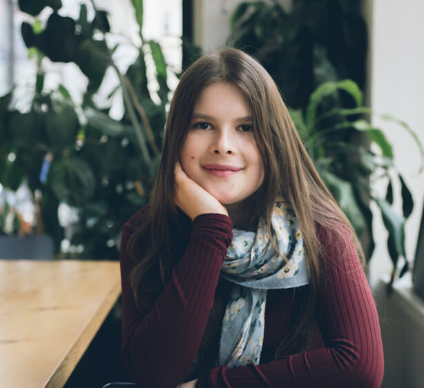 Porträtfoto einer jungen Frau.