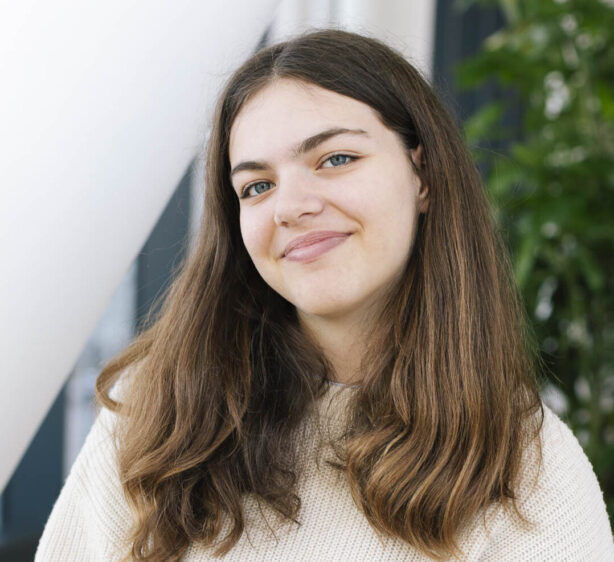 Portraitfoto von LEA-Jugendbeirätin Violetta